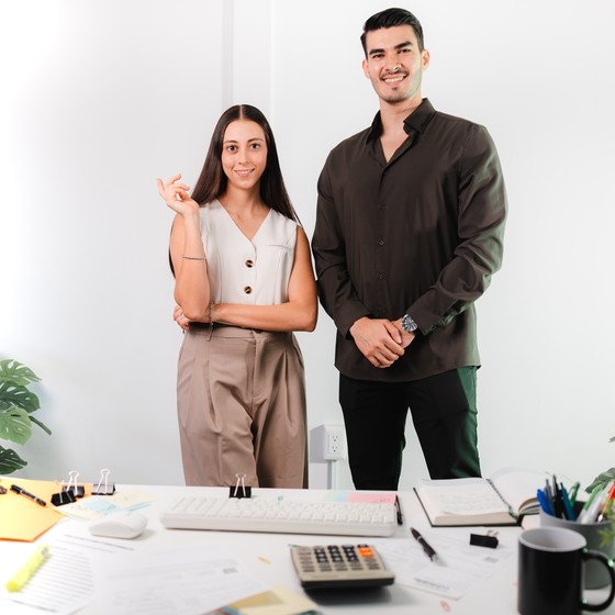 Cristy y Manuel, fundadores de Espacio Contable, en la oficina